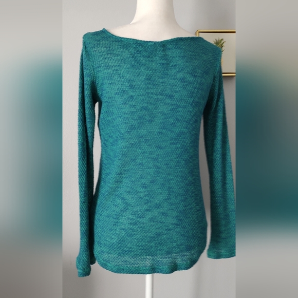 Hangten sweater size small color green fit and flare v neck good condition Soft - Picture 3 of 8